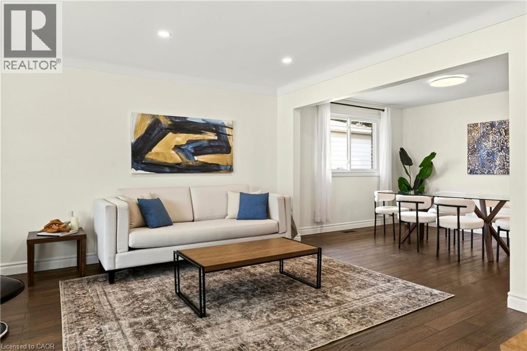 85 Lavina Crescent, Hamilton, ON - Indoor Photo Showing Living Room