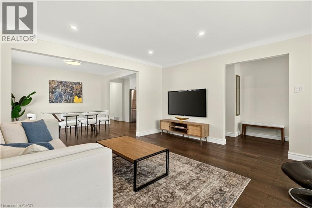 85 Lavina Crescent, Hamilton, ON - Indoor Photo Showing Living Room