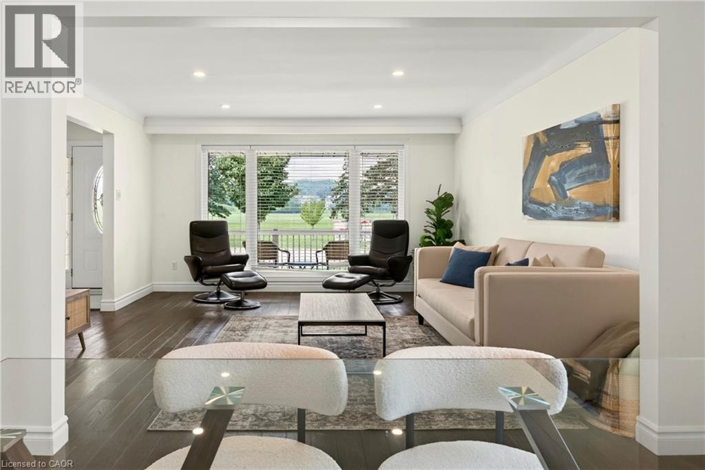 85 Lavina Crescent, Hamilton, ON - Indoor Photo Showing Living Room