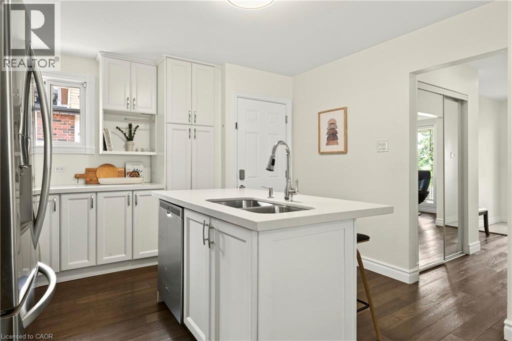 85 Lavina Crescent, Hamilton, ON - Indoor Photo Showing Kitchen With Double Sink