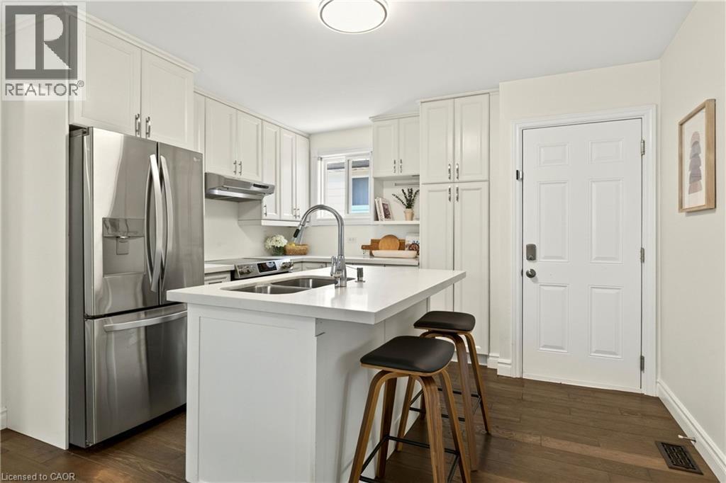 85 Lavina Crescent, Hamilton, ON - Indoor Photo Showing Kitchen With Stainless Steel Kitchen With Double Sink With Upgraded Kitchen