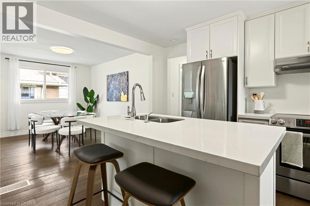 85 Lavina Crescent, Hamilton, ON - Indoor Photo Showing Kitchen With Stainless Steel Kitchen With Double Sink With Upgraded Kitchen