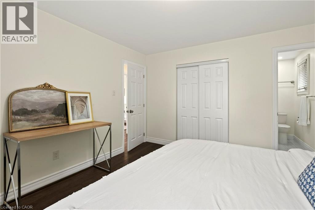 85 Lavina Crescent, Hamilton, ON - Indoor Photo Showing Bedroom