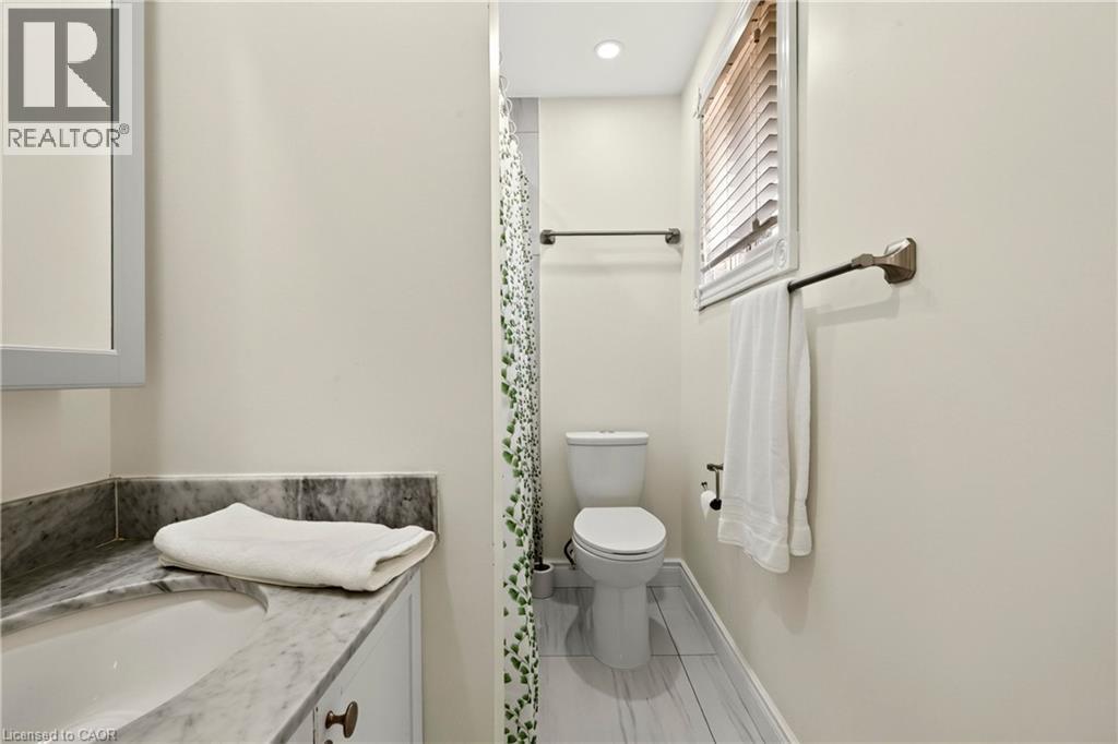 85 Lavina Crescent, Hamilton, ON - Indoor Photo Showing Bathroom
