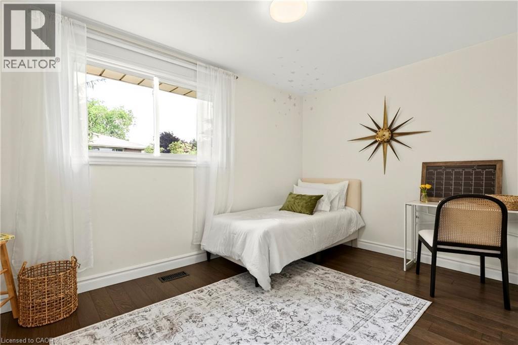 85 Lavina Crescent, Hamilton, ON - Indoor Photo Showing Bedroom
