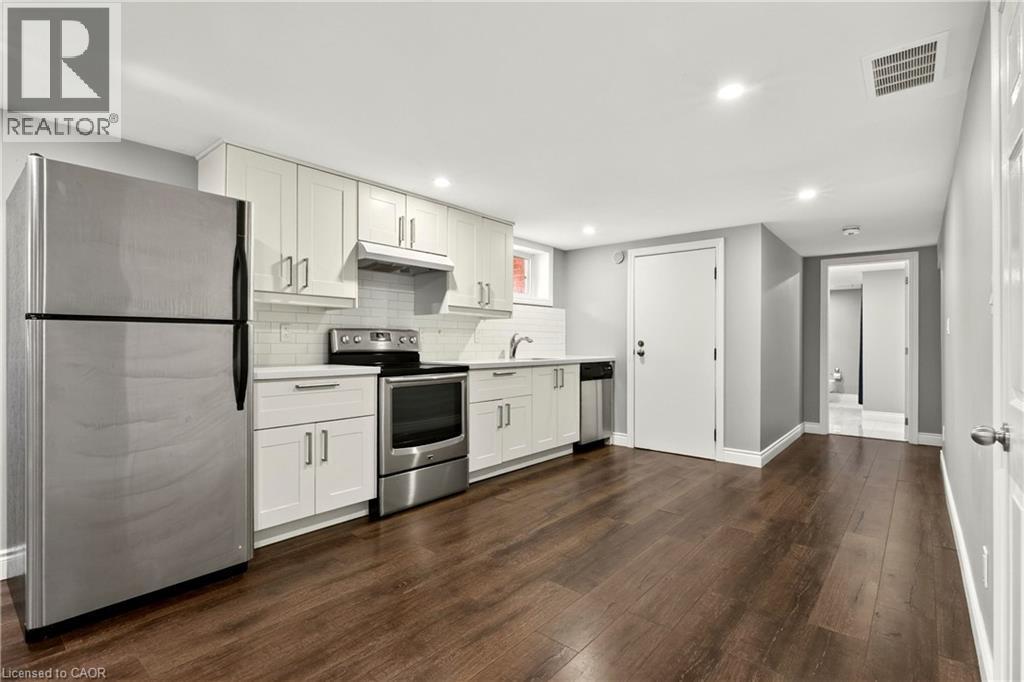 85 Lavina Crescent, Hamilton, ON - Indoor Photo Showing Kitchen With Stainless Steel Kitchen