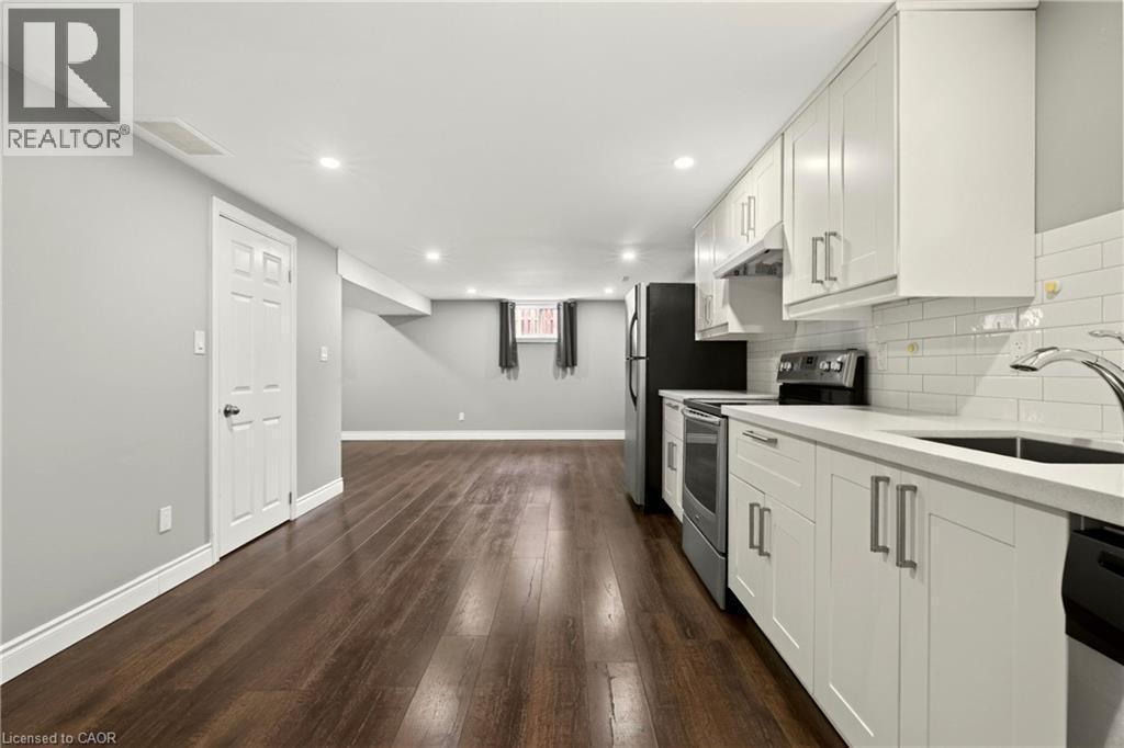 85 Lavina Crescent, Hamilton, ON - Indoor Photo Showing Kitchen