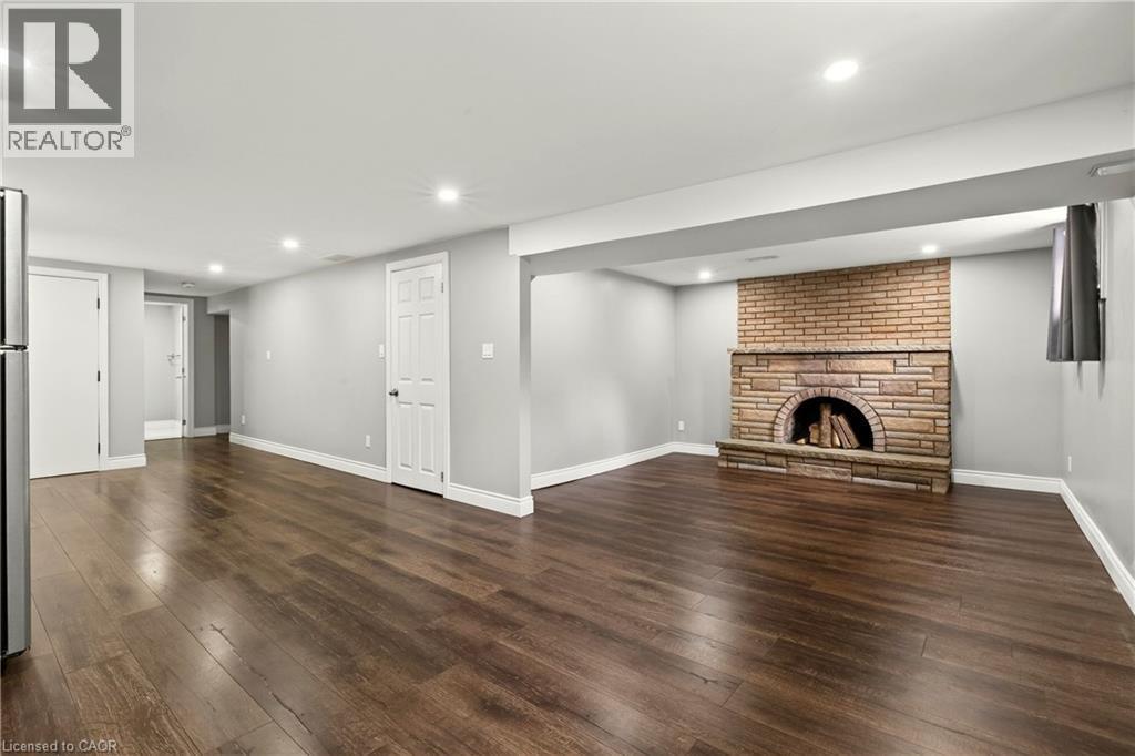 85 Lavina Crescent, Hamilton, ON - Indoor With Fireplace