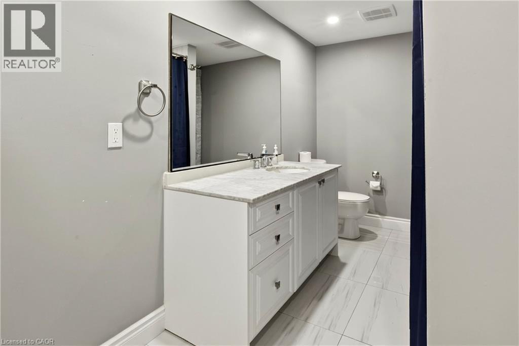 85 Lavina Crescent, Hamilton, ON - Indoor Photo Showing Bathroom