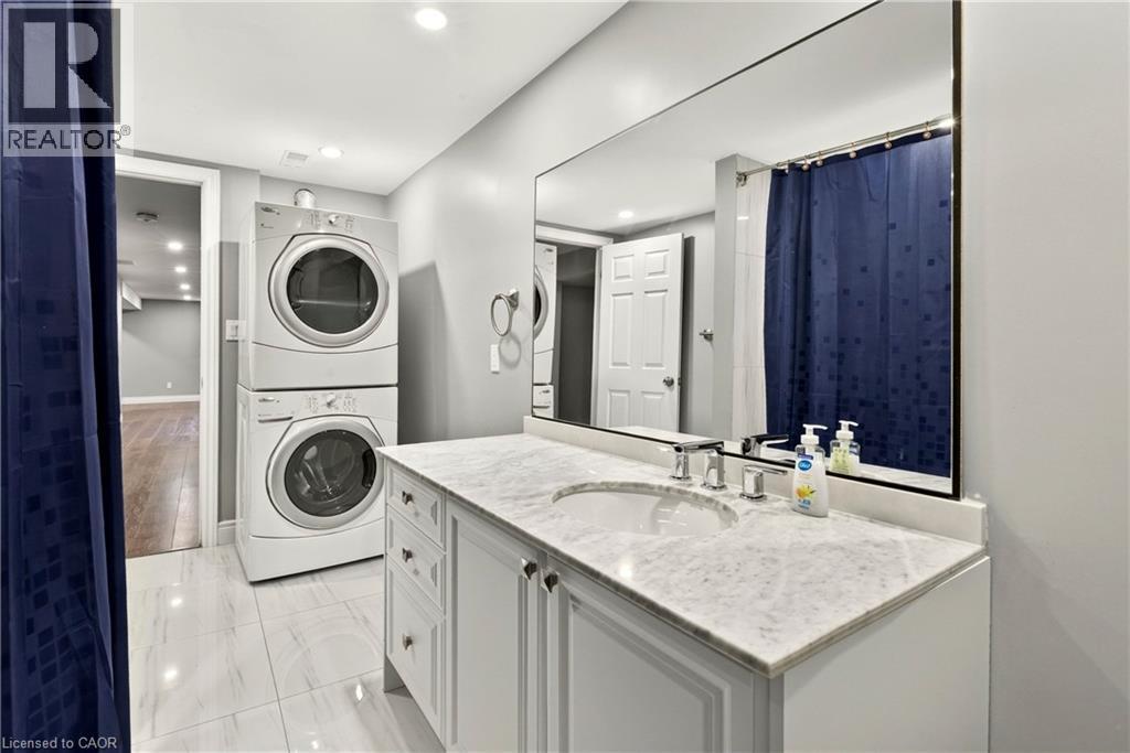85 Lavina Crescent, Hamilton, ON - Indoor Photo Showing Laundry Room