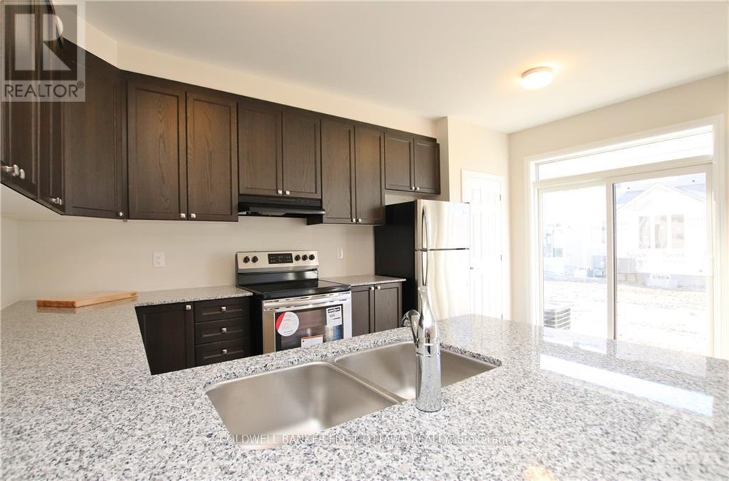 Imported from oreb - 236 Atima Circle, Ottawa, ON - Indoor Photo Showing Kitchen With Double Sink