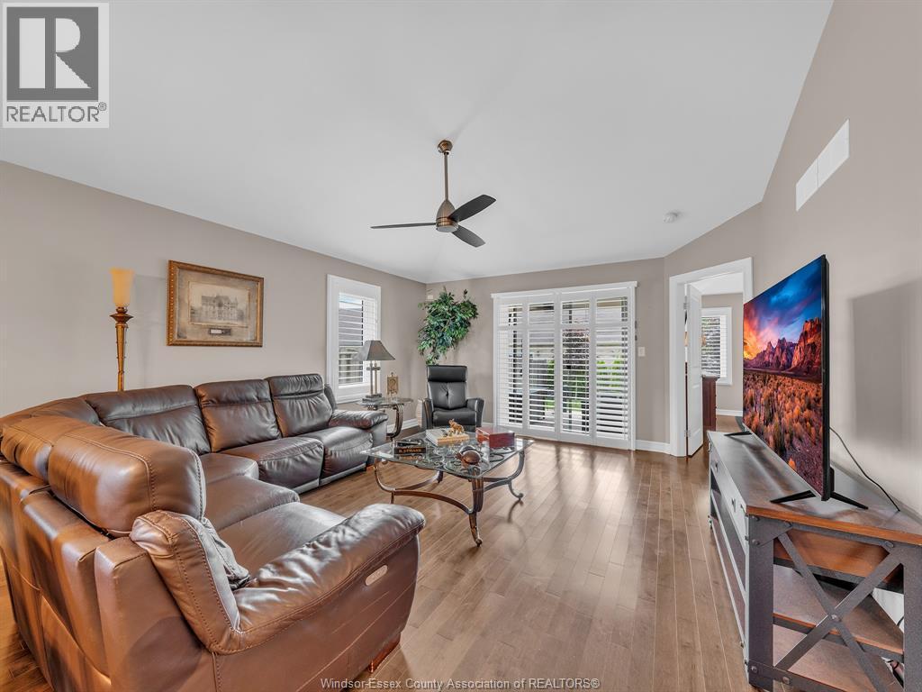 2425 Skinner, Lasalle, ON - Indoor Photo Showing Living Room