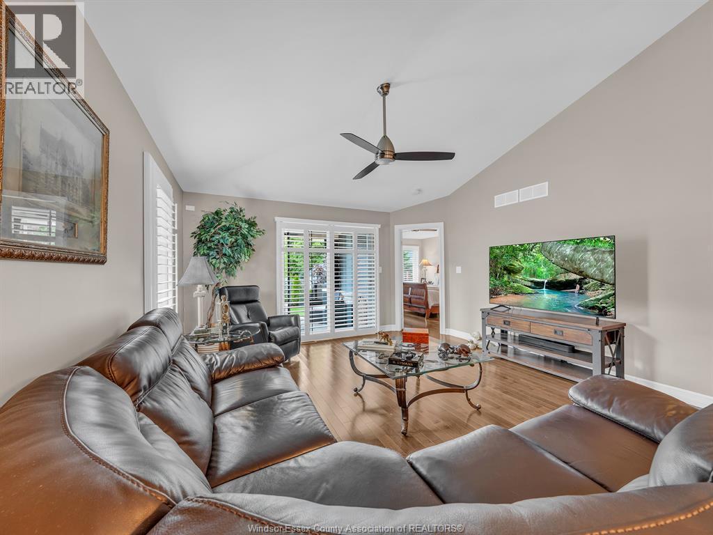 2425 Skinner, Lasalle, ON - Indoor Photo Showing Living Room