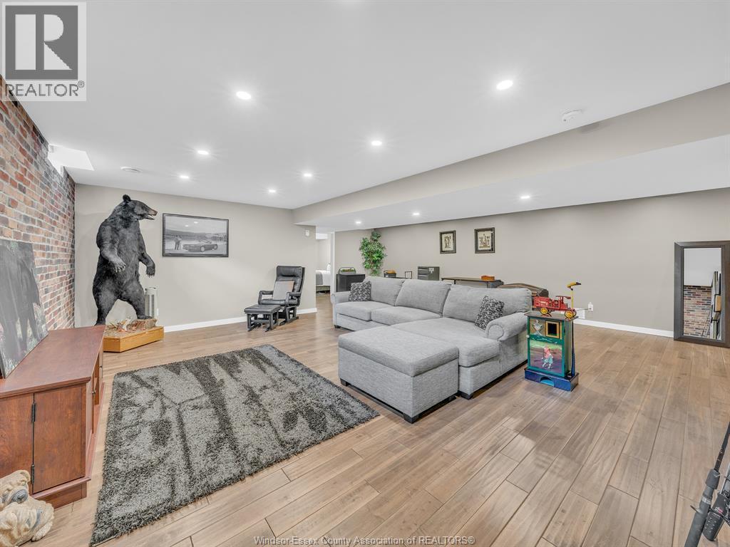 2425 Skinner, Lasalle, ON - Indoor