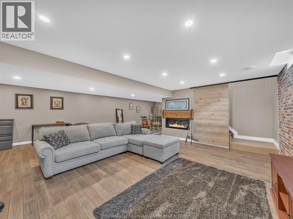 2425 Skinner, Lasalle, ON - Indoor