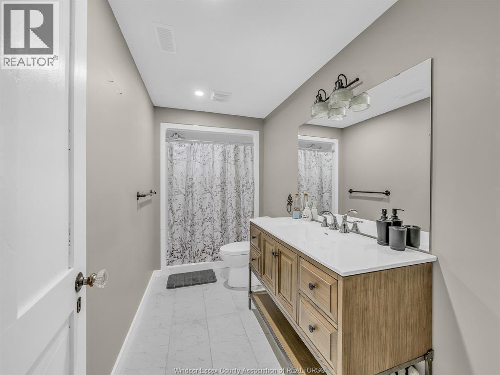2425 Skinner, Lasalle, ON - Indoor Photo Showing Bathroom