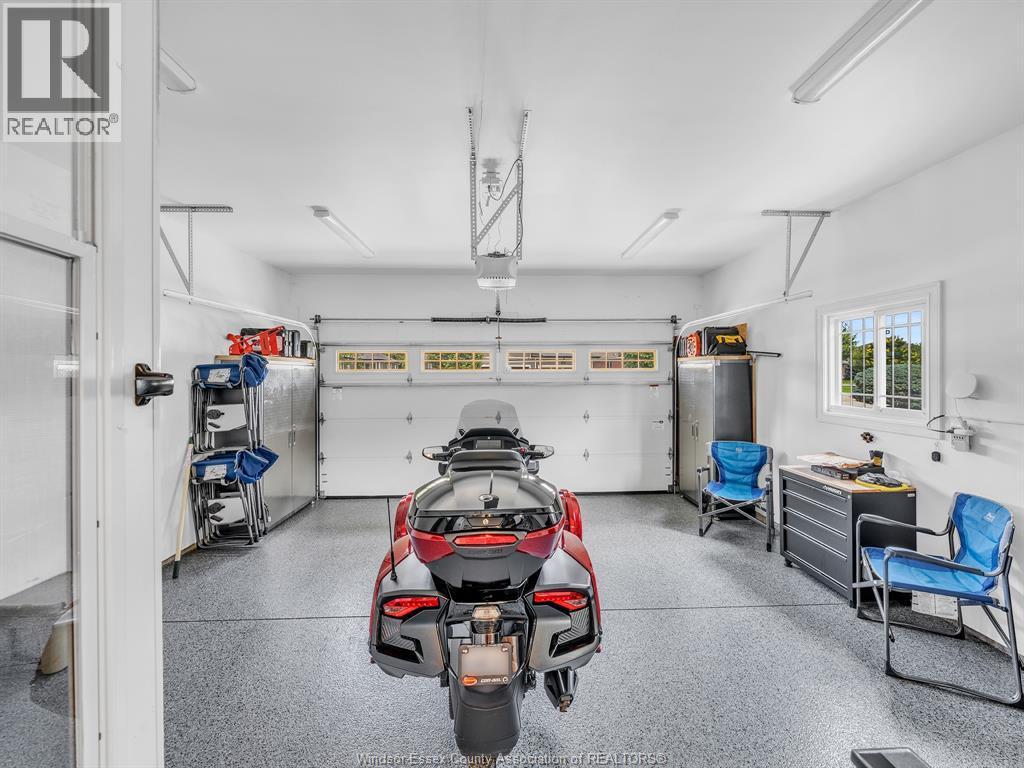 2425 Skinner, Lasalle, ON - Indoor Photo Showing Garage