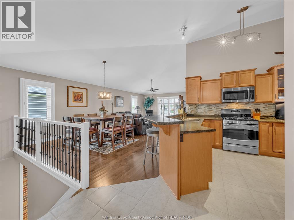 2425 Skinner, Lasalle, ON - Indoor Photo Showing Kitchen