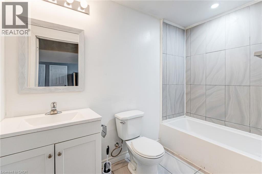 417 Rivertrail Avenue, Kitchener, ON - Indoor Photo Showing Bathroom
