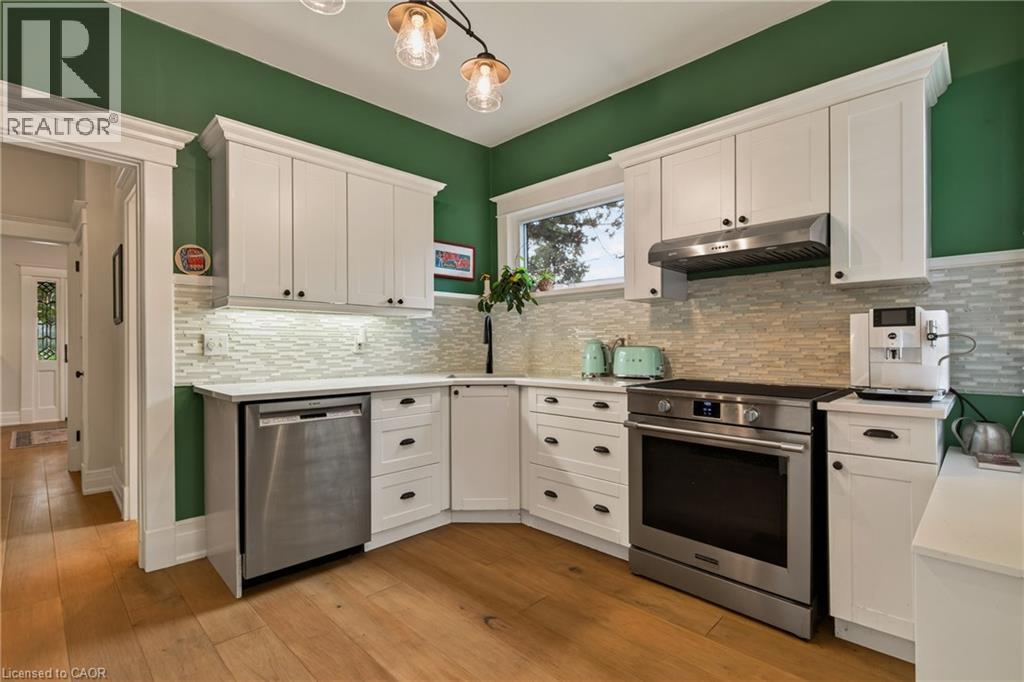 61 Mountain Avenue, Hamilton, ON - Indoor Photo Showing Kitchen