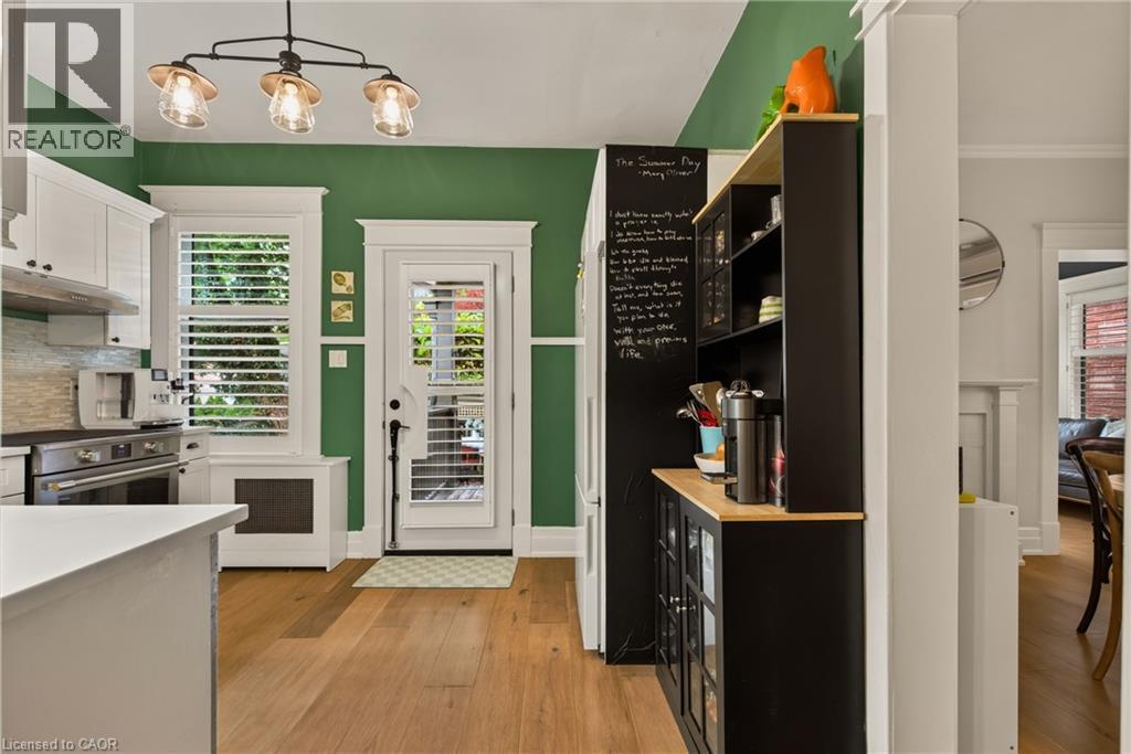 61 Mountain Avenue, Hamilton, ON - Indoor Photo Showing Kitchen