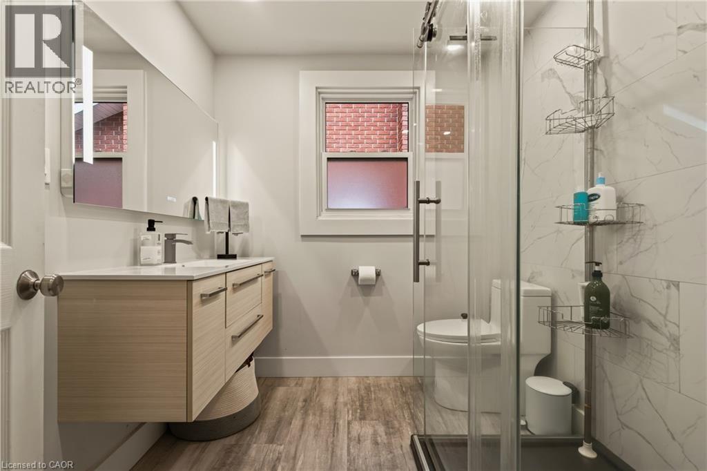 61 Mountain Avenue, Hamilton, ON - Indoor Photo Showing Bathroom