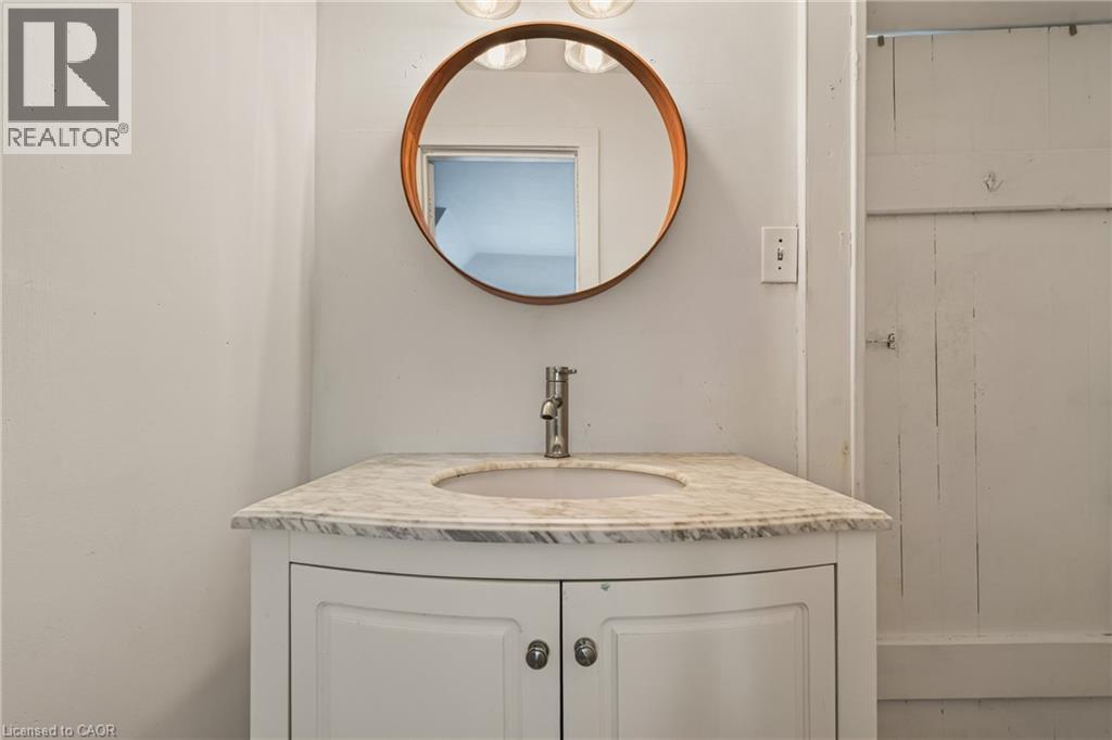 61 Mountain Avenue, Hamilton, ON - Indoor Photo Showing Bathroom