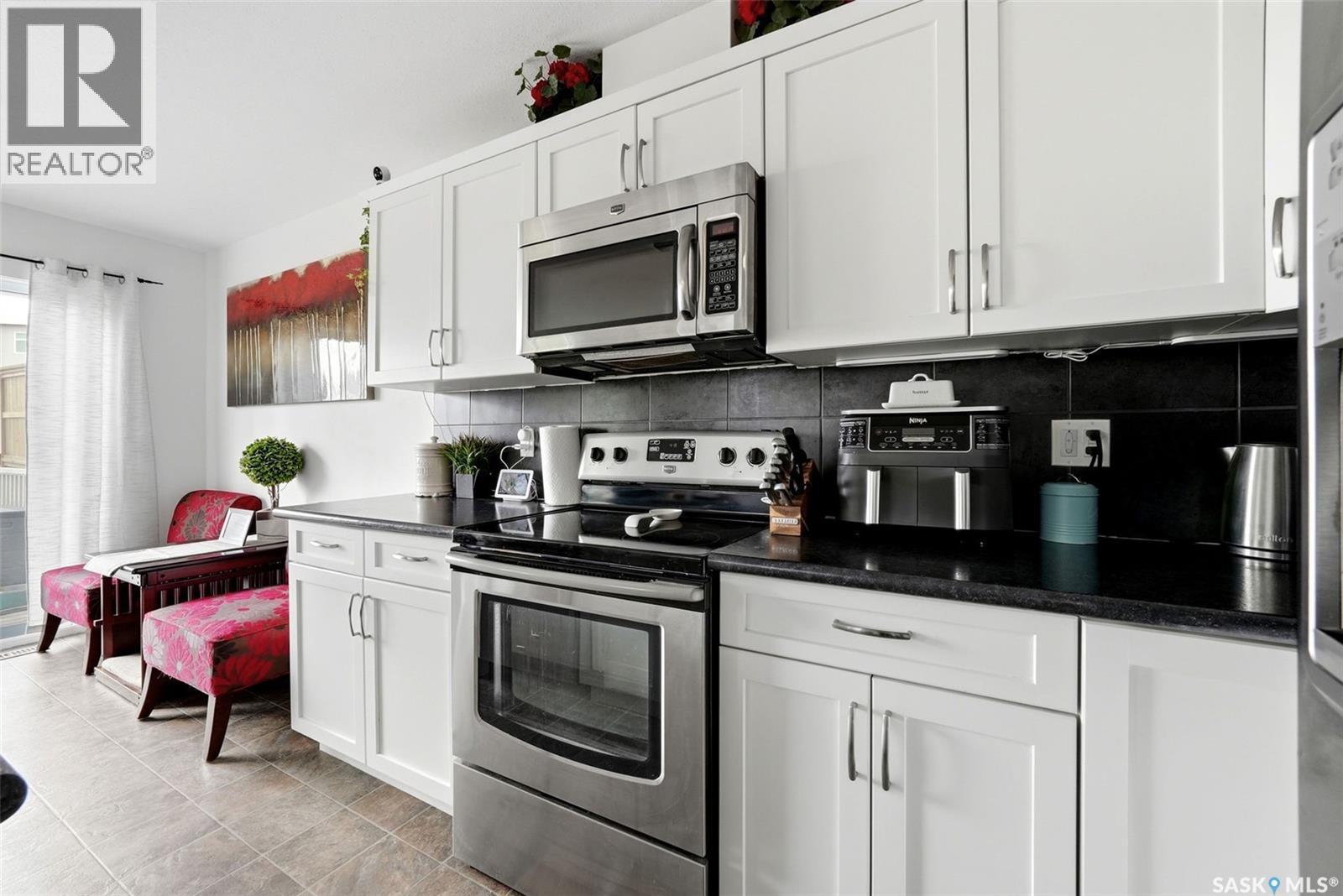 4550 Green Poplar Lane, Regina, SK - Indoor Photo Showing Kitchen