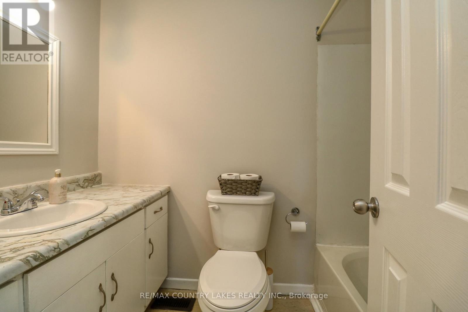 25035/7 Maple Beach Road, Brock, ON - Indoor Photo Showing Bathroom