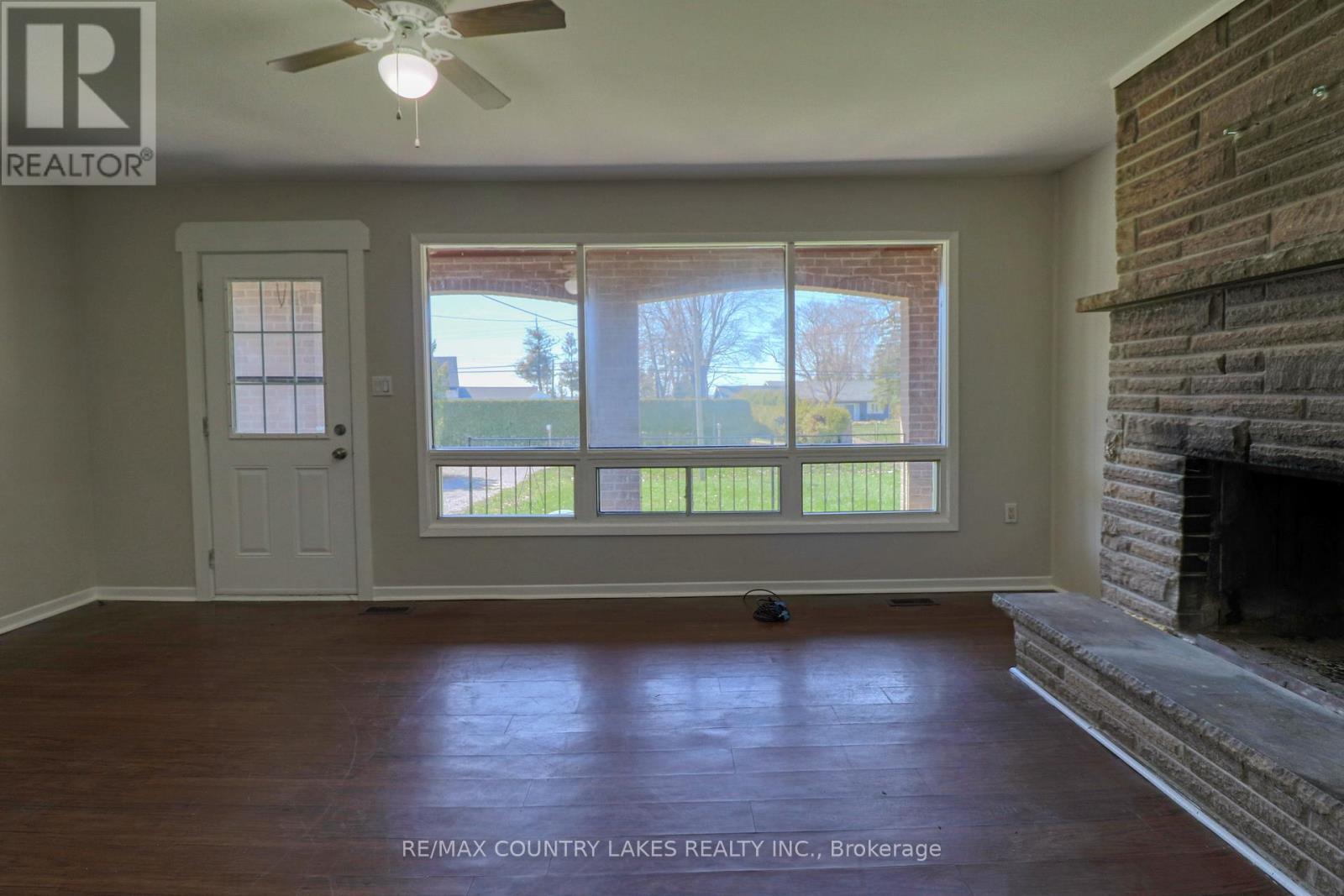 25035/7 Maple Beach Road, Brock, ON - Indoor With Fireplace