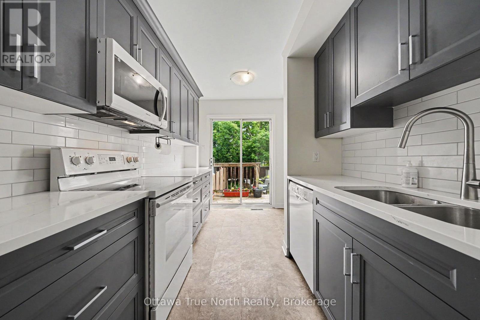 78 Redpath Drive, Ottawa, ON - Indoor Photo Showing Kitchen With Double Sink