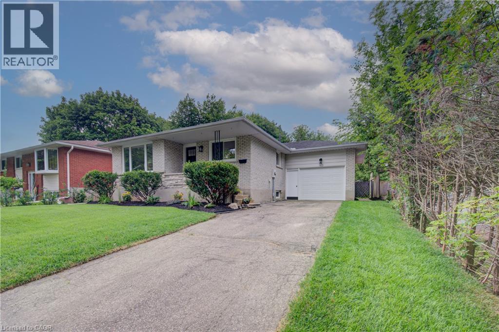 163 Lynnbrook Crescent, Waterloo, ON - Outdoor With Facade