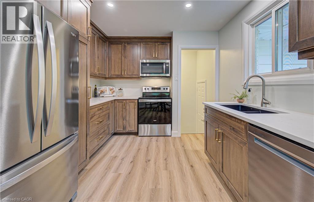 163 Lynnbrook Crescent, Waterloo, ON - Indoor Photo Showing Kitchen With Double Sink