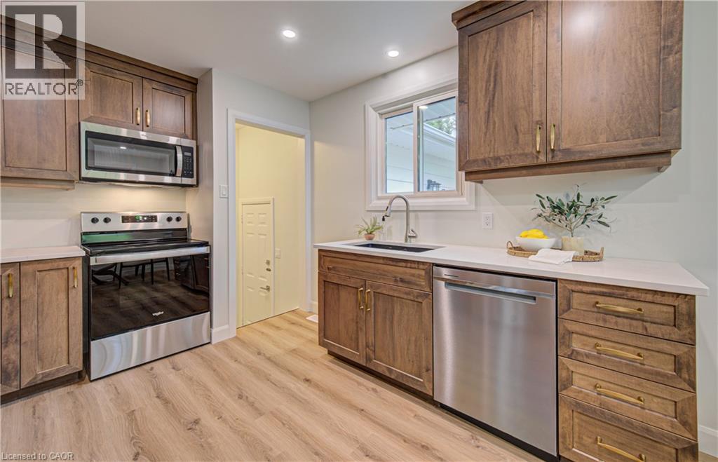 163 Lynnbrook Crescent, Waterloo, ON - Indoor Photo Showing Kitchen