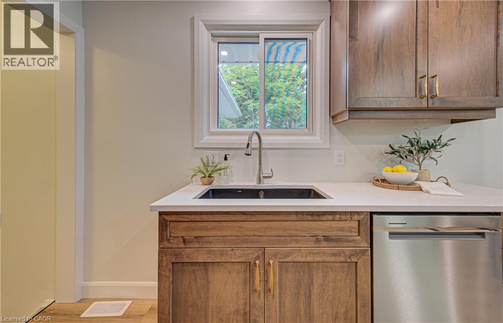163 Lynnbrook Crescent, Waterloo, ON - Indoor Photo Showing Kitchen With Double Sink