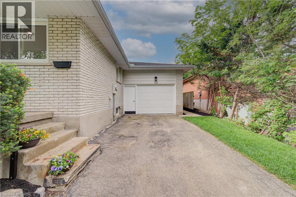 163 Lynnbrook Crescent, Waterloo, ON - Outdoor