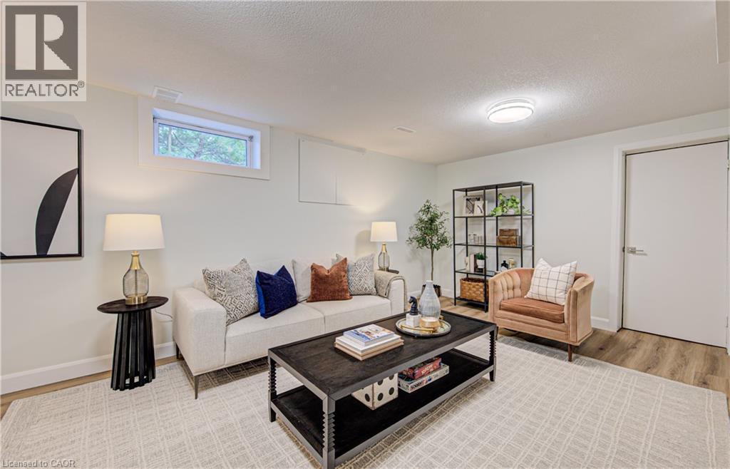 163 Lynnbrook Crescent, Waterloo, ON - Indoor Photo Showing Living Room
