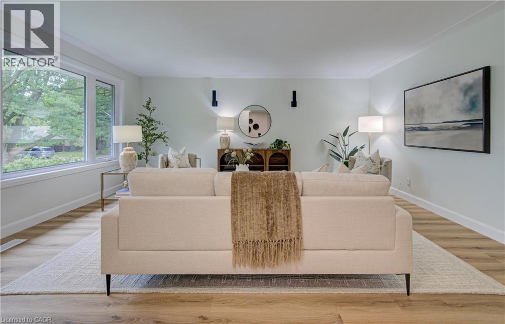 163 Lynnbrook Crescent, Waterloo, ON - Indoor Photo Showing Living Room