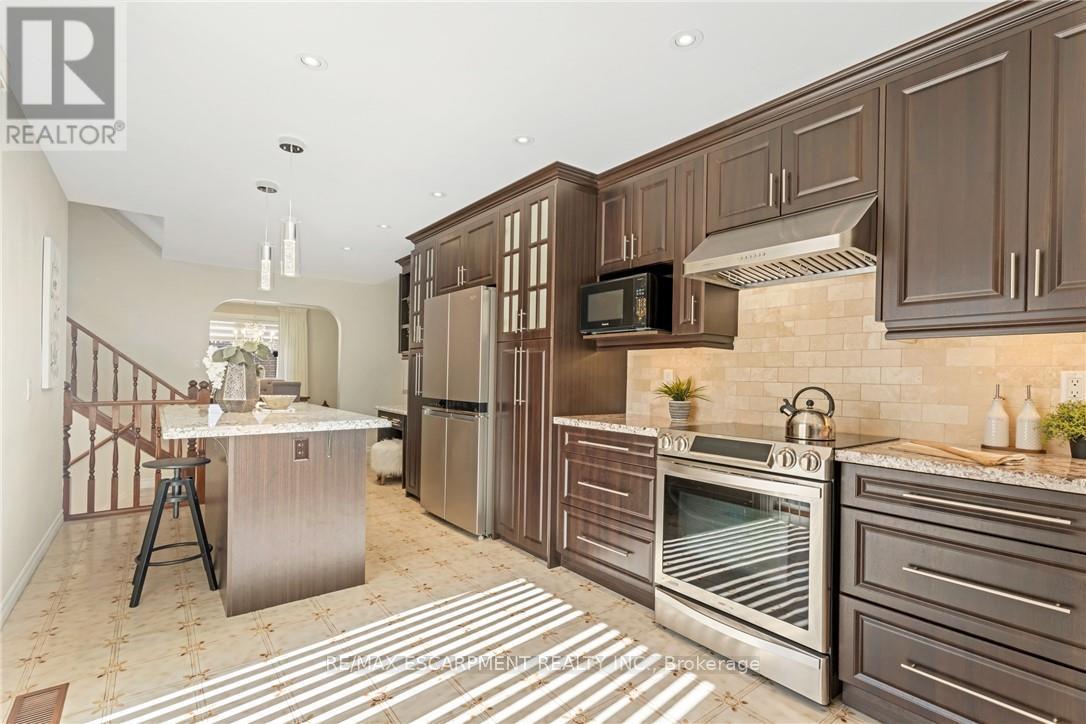 36 Skylark Drive, Hamilton, ON - Indoor Photo Showing Kitchen With Upgraded Kitchen