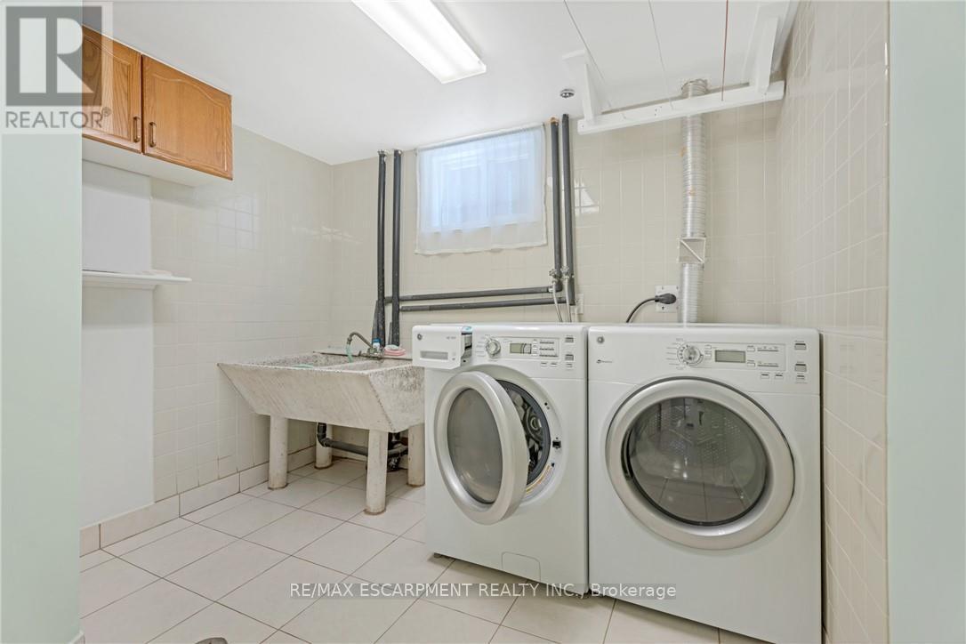 36 Skylark Drive, Hamilton, ON - Indoor Photo Showing Laundry Room