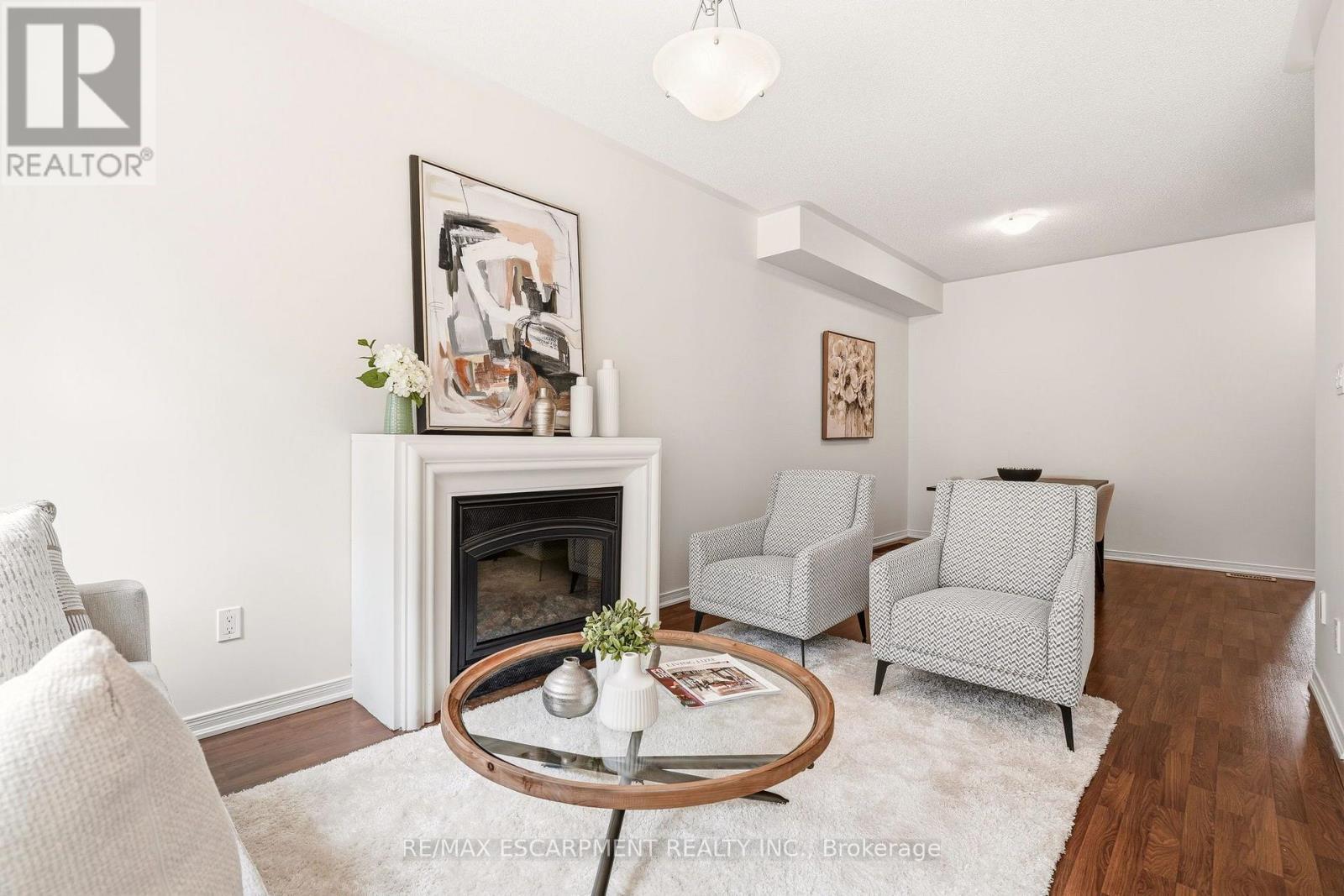 215 Nisbet Boulevard, Hamilton, ON - Indoor Photo Showing Living Room With Fireplace