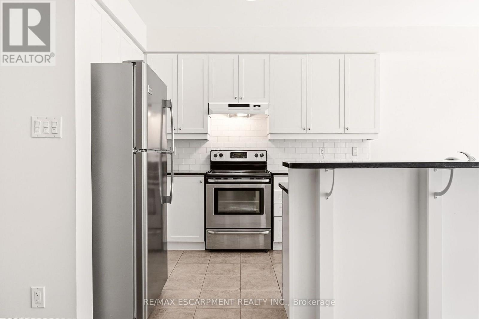 215 Nisbet Boulevard, Hamilton, ON - Indoor Photo Showing Kitchen