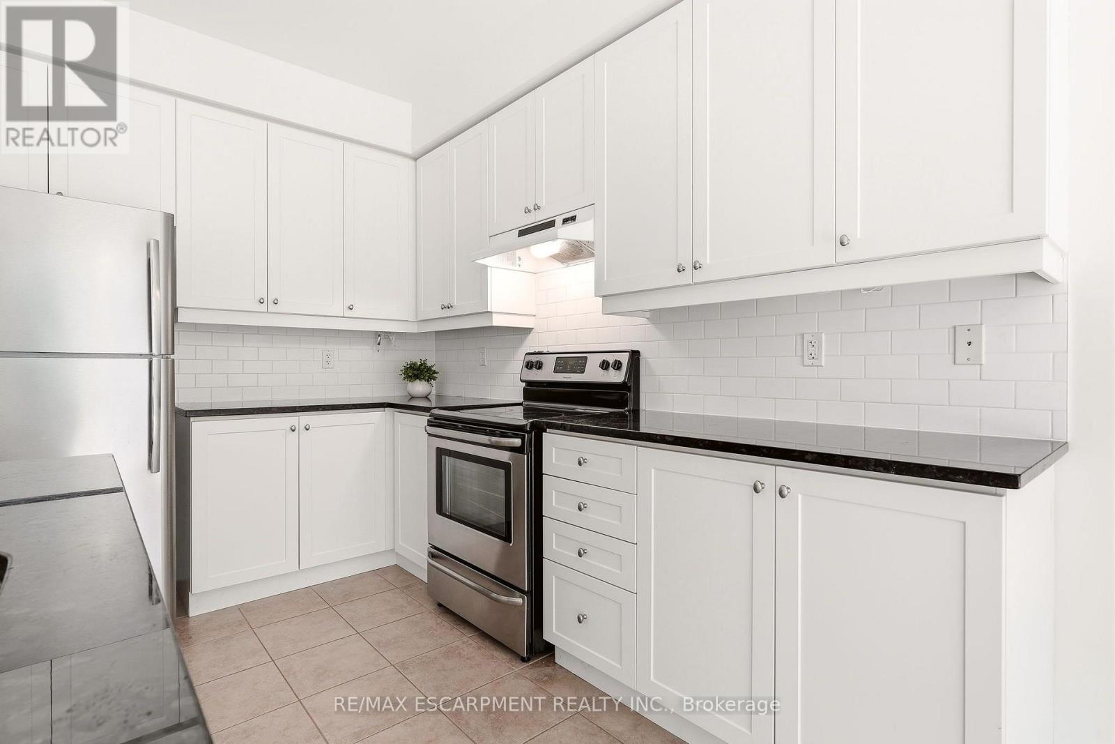 215 Nisbet Boulevard, Hamilton, ON - Indoor Photo Showing Kitchen
