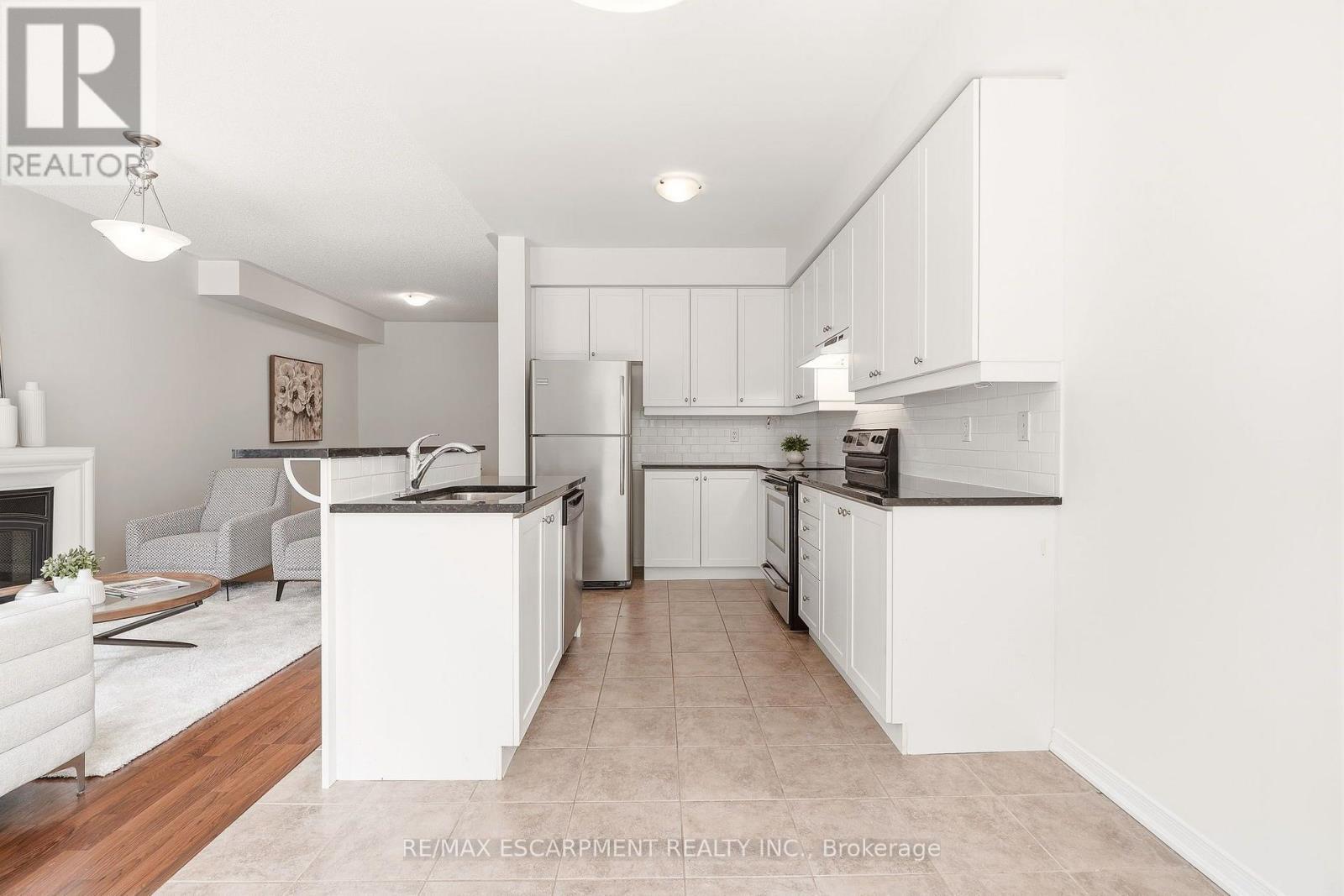 215 Nisbet Boulevard, Hamilton, ON - Indoor Photo Showing Kitchen
