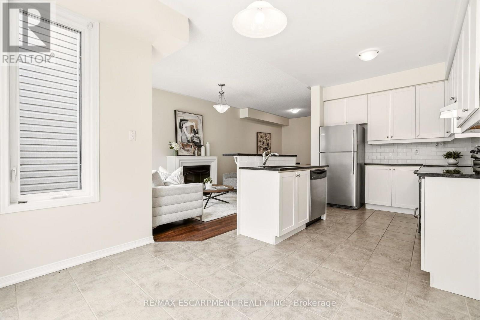 215 Nisbet Boulevard, Hamilton, ON - Indoor Photo Showing Kitchen