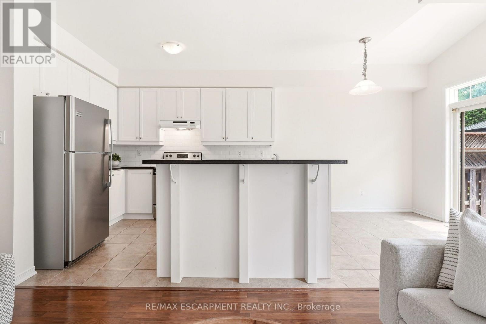 215 Nisbet Boulevard, Hamilton, ON - Indoor Photo Showing Kitchen
