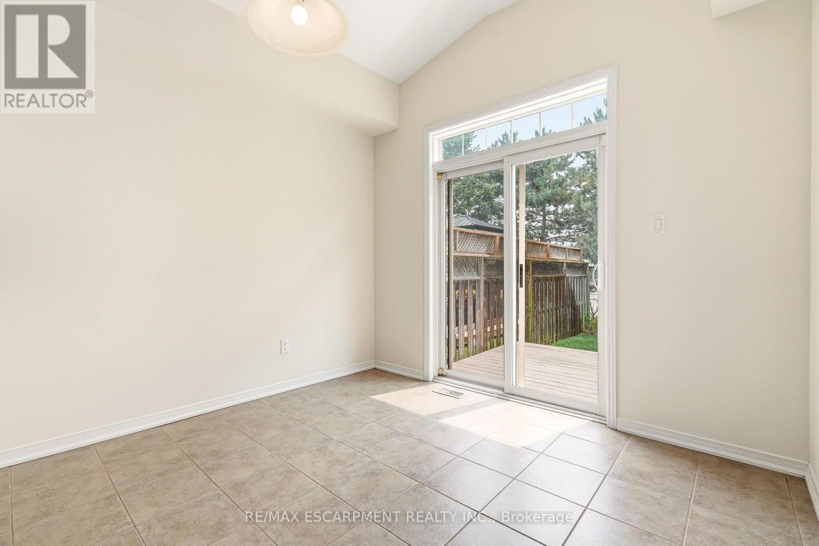 215 Nisbet Boulevard, Hamilton, ON - Indoor Photo Showing Other Room