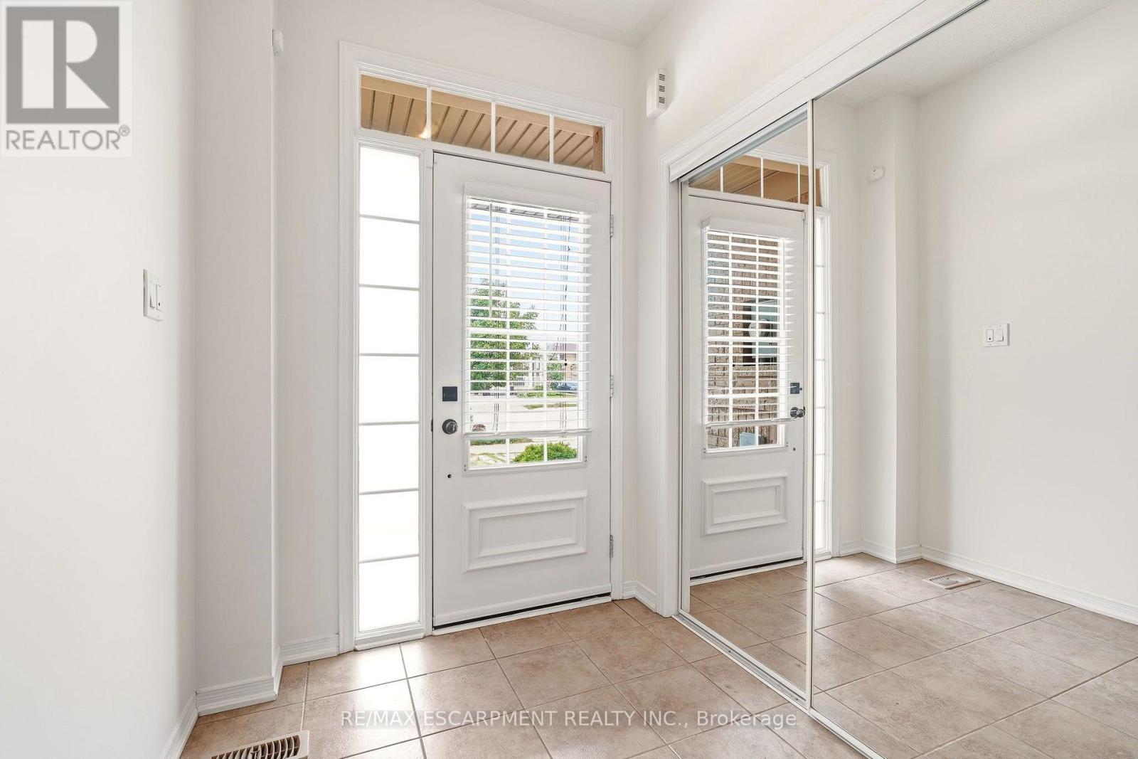 215 Nisbet Boulevard, Hamilton, ON - Indoor Photo Showing Other Room
