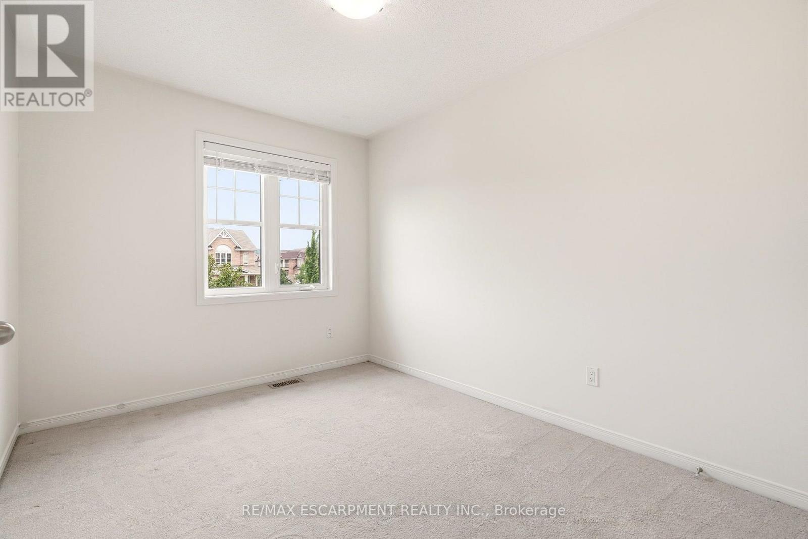 215 Nisbet Boulevard, Hamilton, ON - Indoor Photo Showing Other Room