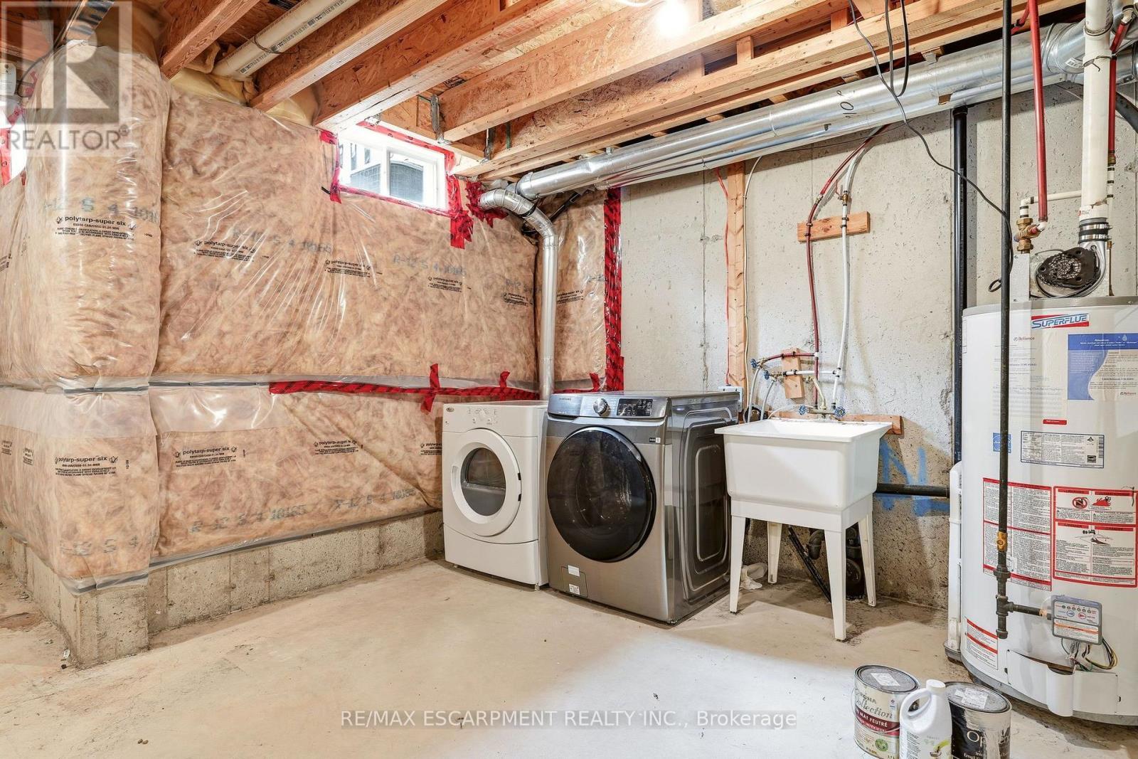 215 Nisbet Boulevard, Hamilton, ON - Indoor Photo Showing Laundry Room